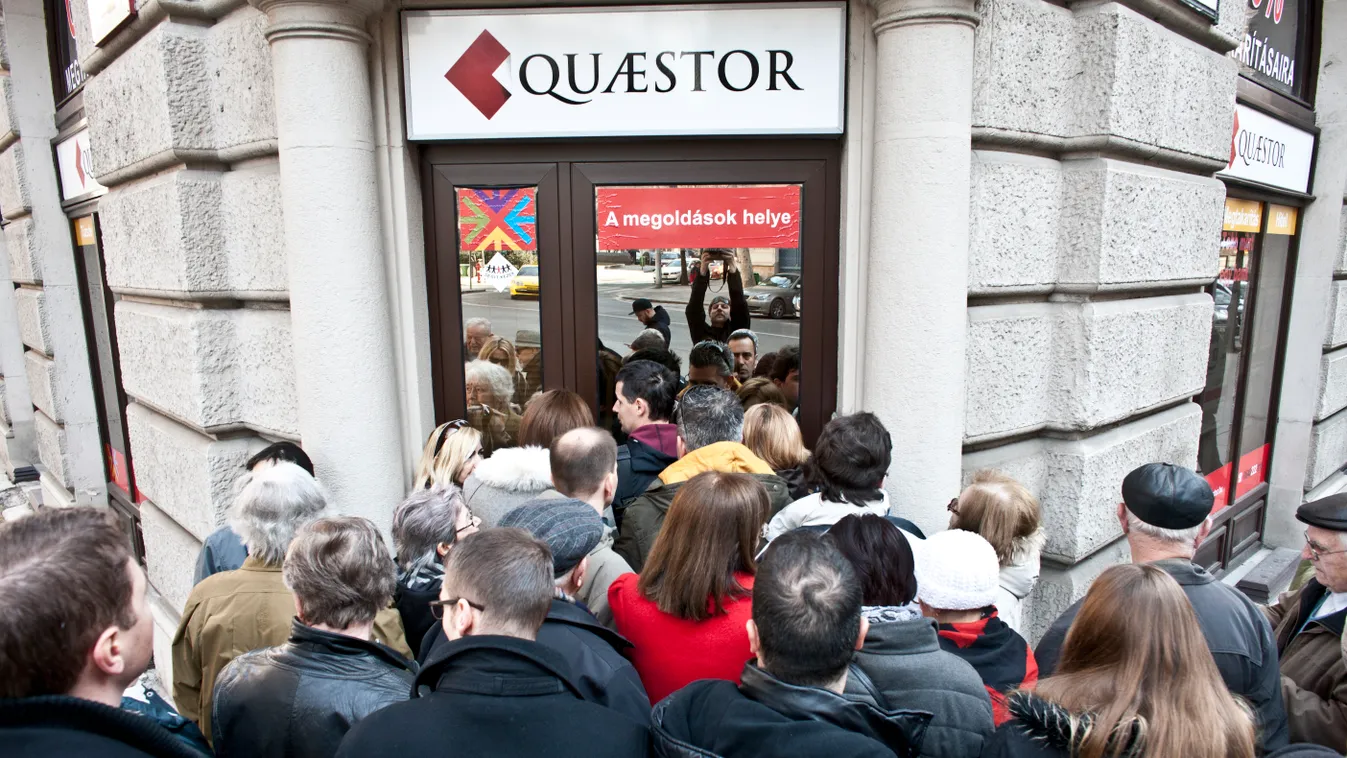 a Quaestor értékpapír forgalmazó cég a csődvédelem bejelentése után.Kisbefektetői pánik a pesti belvárosi Báthori u. fióknál. 