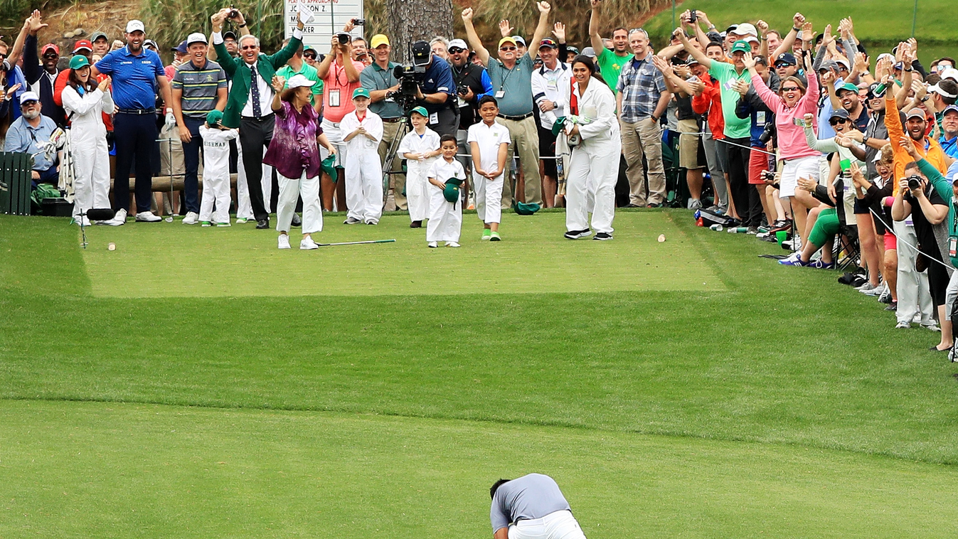 The Masters - Par 3 Contest GettyImageRank2 Anticipation SPORT HORIZONTAL GOLF Falling USA Hope - Concept Georgia - US State Customer SPECTATOR Rolling Fan - Enthusiast Ankle COMMEMORATION Gallery Photography Augusta - Georgia Augusta National Golf Club U