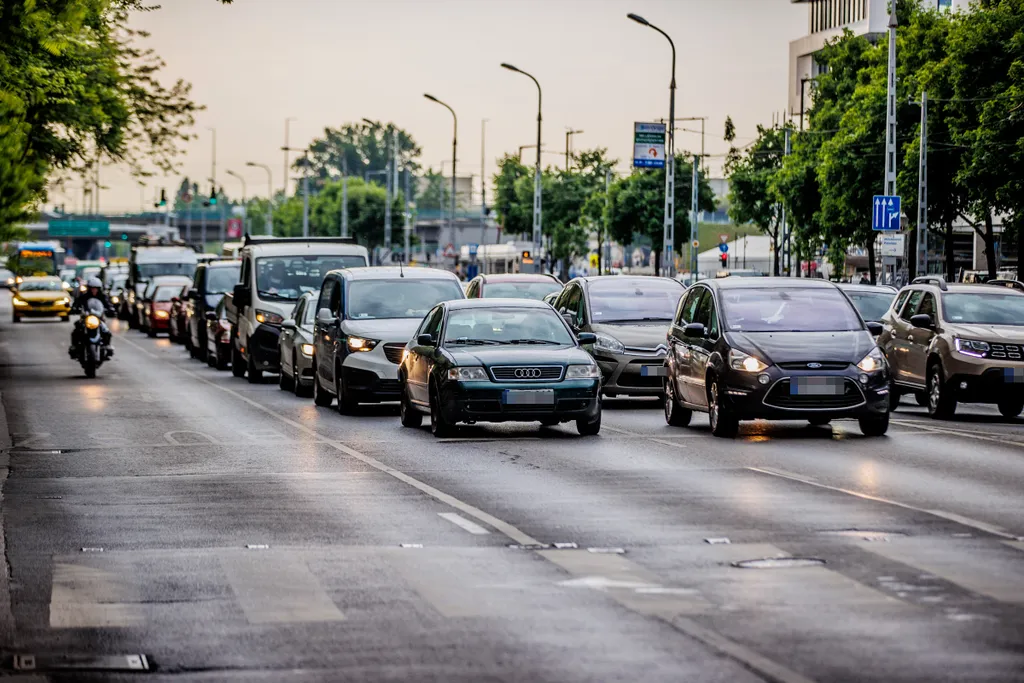 autó, forgalom, dugó, Budapest, közlekedés, érettségi 