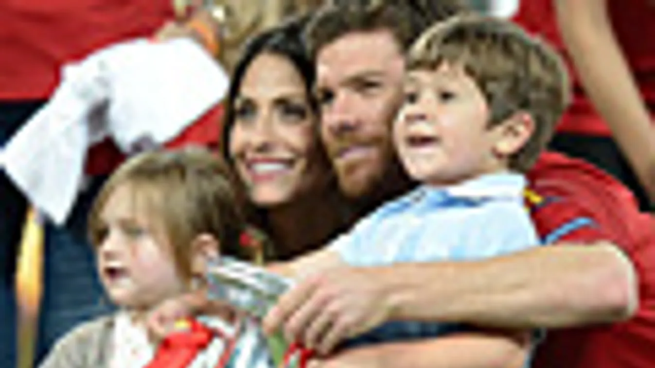 Foci EB, euro 2012, döntő után, Xabi Alonso és családja, felesége, gyermekie