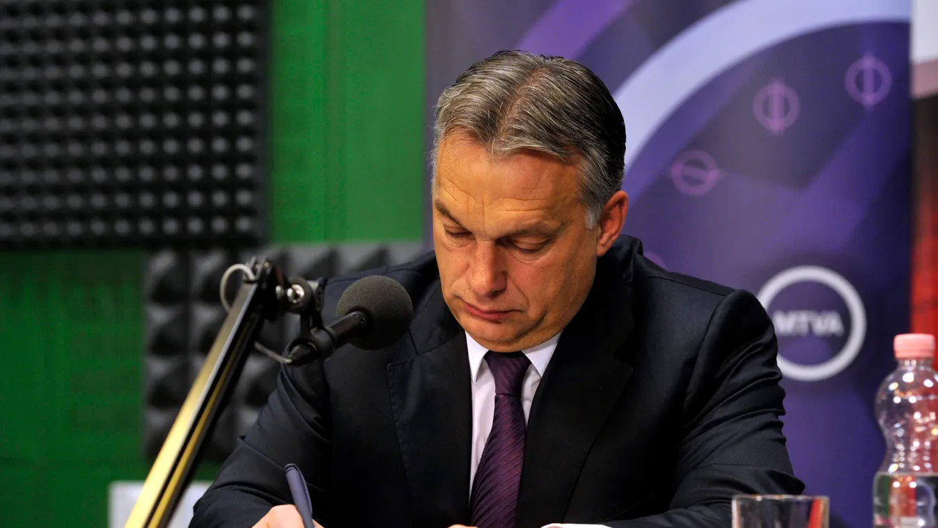 Orbán Viktor Budapest, 2014. október 31.
Orbán Viktor miniszterelnök interjút ad a Kossuth Rádió 180 perc című műsorában a Magyar Rádió stúdiójában 2014. október 31-én.
MTI Fotó: Kovács Attila 