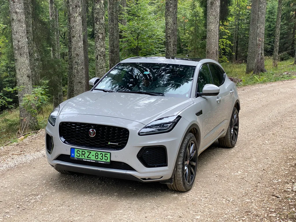 Jaguar E-Pace P300e PHEV teszt 