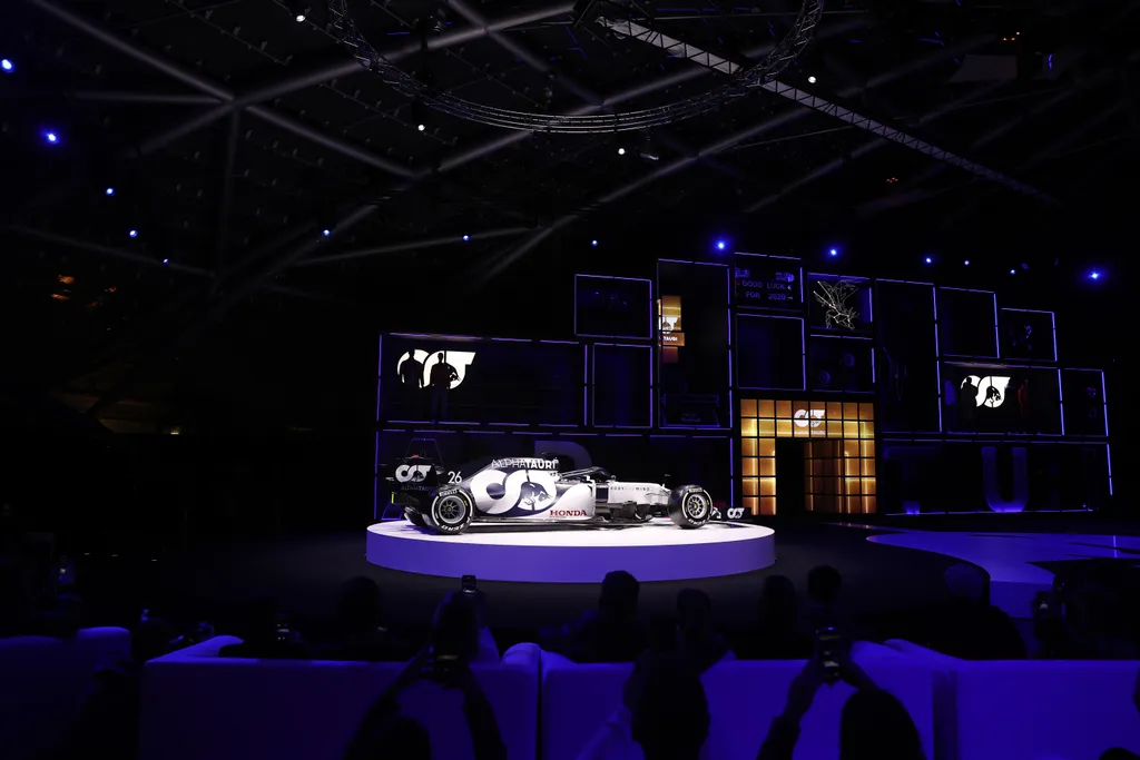 Forma-1, Scuderia AlphaTauri AT01 Livery Launch 