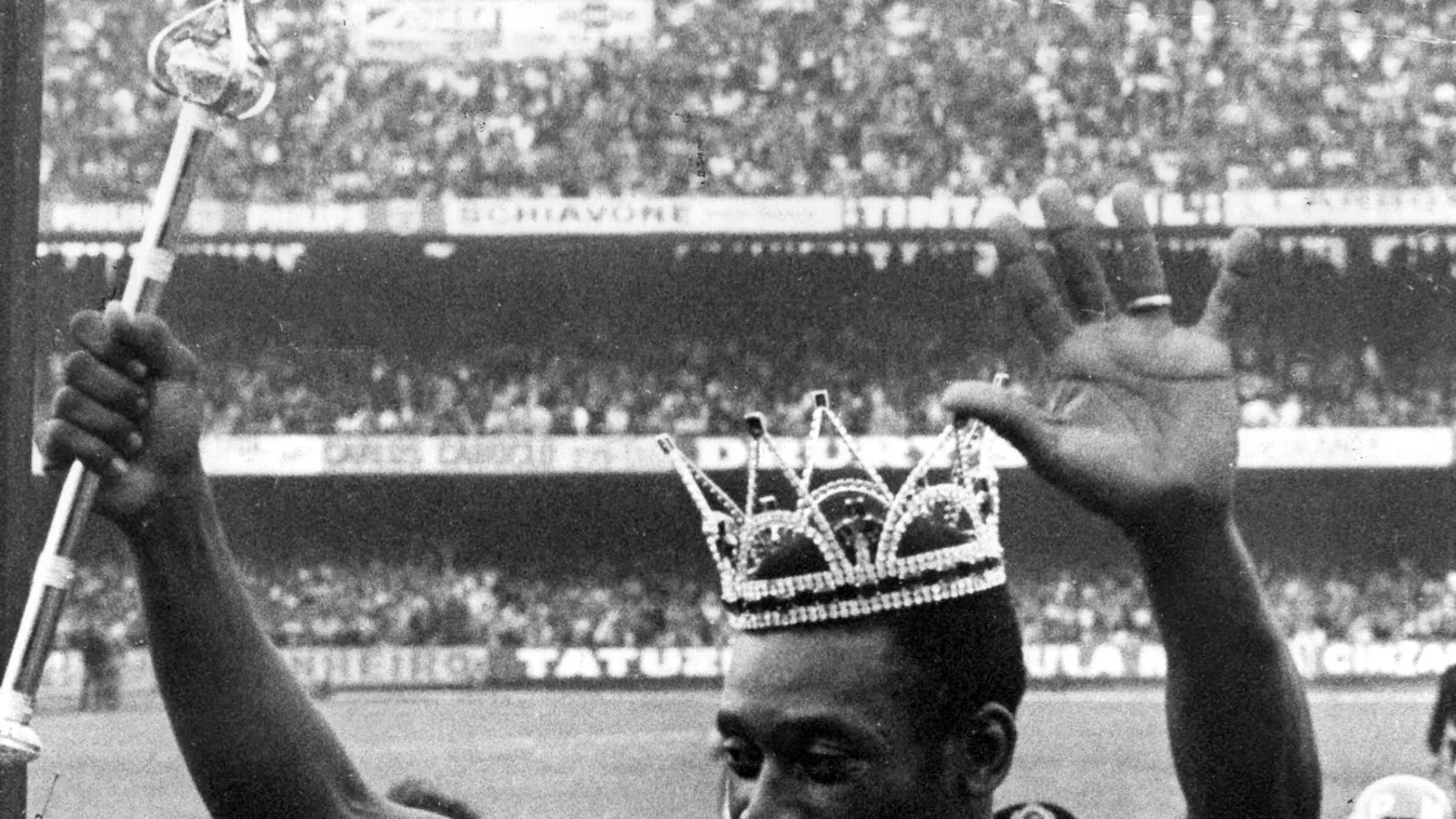 Pelé's farewell from Brazilian team BRAZIL FOOTBALL PELÉ CROWN Square Horizontal 