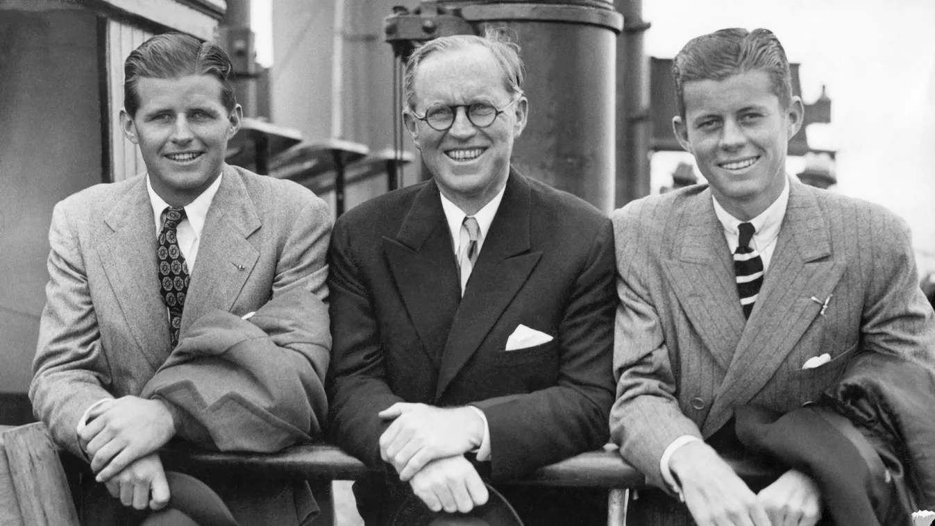 BIO-KENNEDY-FATHER JOSEPH-BROTHER ROBERT Horizontal SMILING FAMILY BLACK AND WHITE PICTURE BROTHER FATHER SIDE BY SIDE CELEBRITY PERSON-POLITICS 