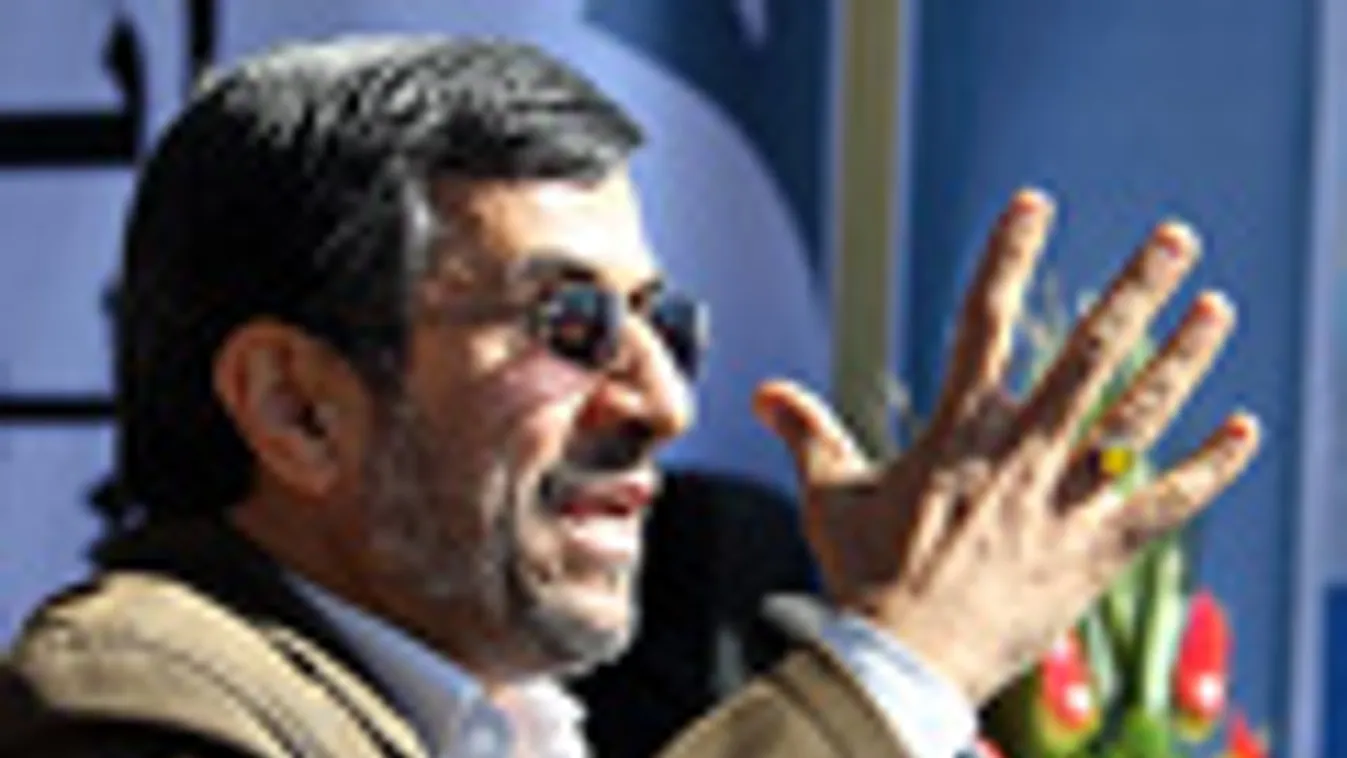 Mahmúd Ahmadinezsád iráni elnök beszél a az iráni iszlám forradalom 33. évfordulóján 2012.02.11-én Teheránban