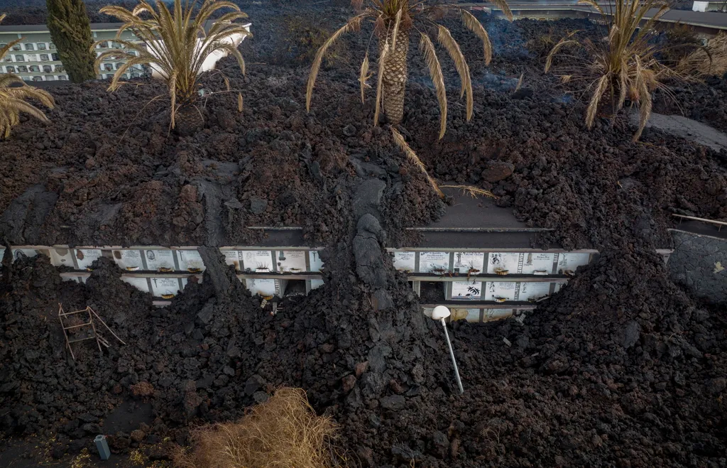 Hamu borítja La Palma szigetet a vulkánkitörés óta 