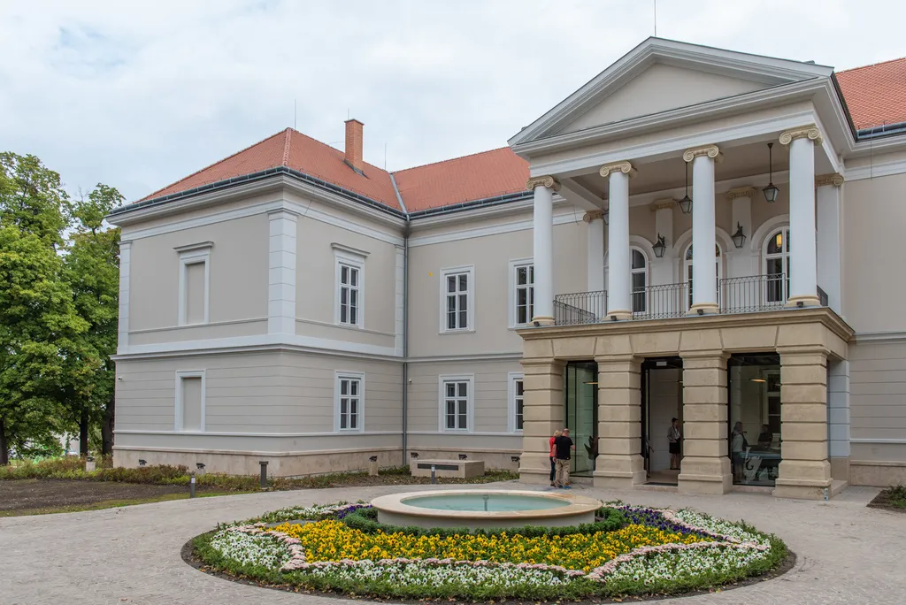 Megújult 200 éves bodajki kastély - galéria Fejér megye Bodajki Vadászkastély 