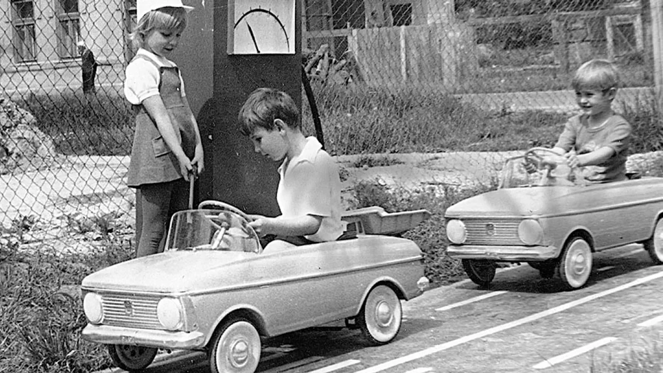 Autózás a hatvanas években a Fortepan képein