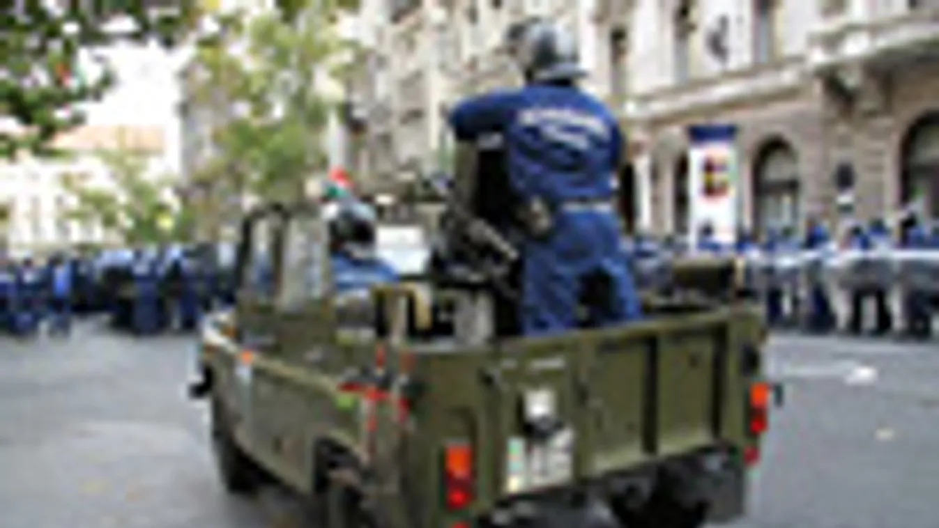 rendőri visszaélés, jogtalan rendőri fellépés, Független Rendészeti Panasztestülethez beérkezett panaszok, tömegoszlatás 2006.október 23-án