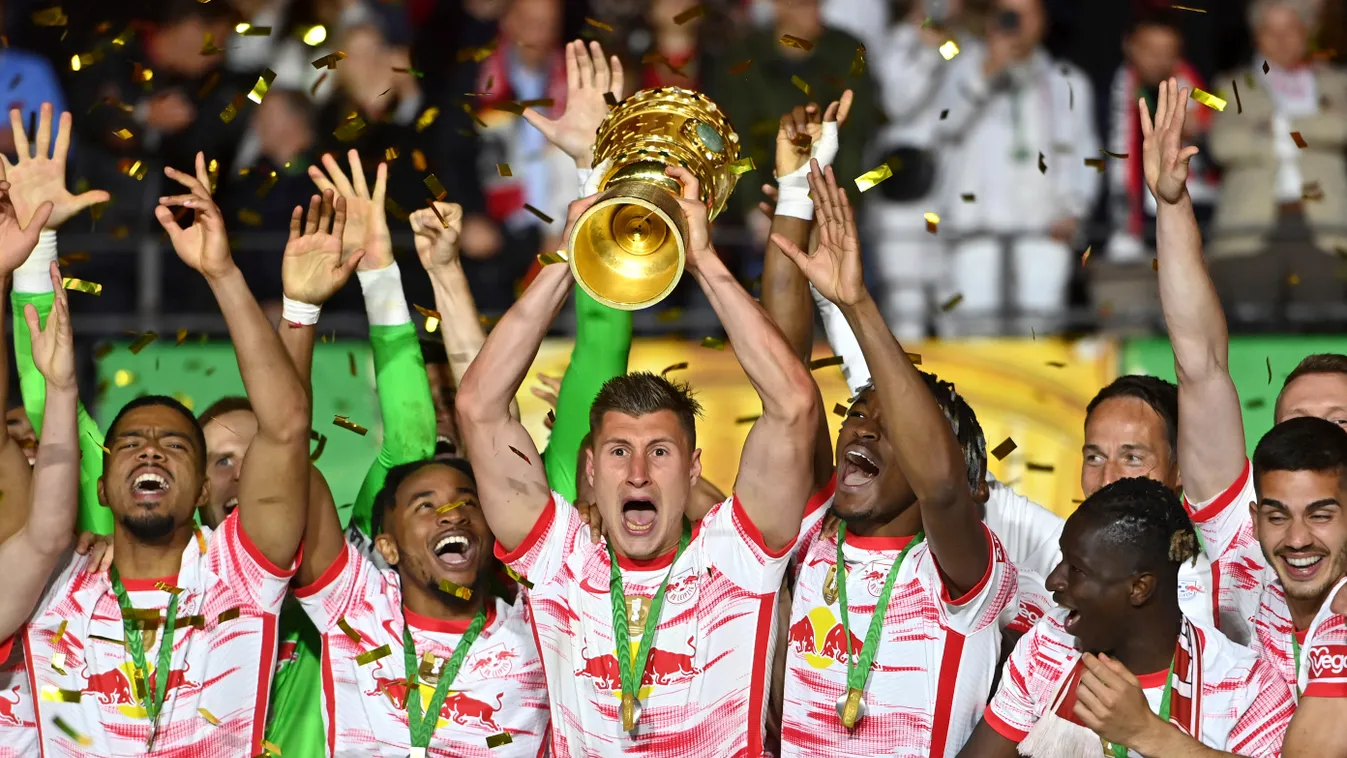 Football / 79th DFB Cup Final 2022 / SC Freiburg - RB Leipzig 2-4 iE 2021 2022 club cup 22 German Football Association DFB Dfb cup database men CLUB DRESS UNIT SHIRT club cup SPORT SPORTS spo game match SP soccer red bull pitch ball sport cup competition 