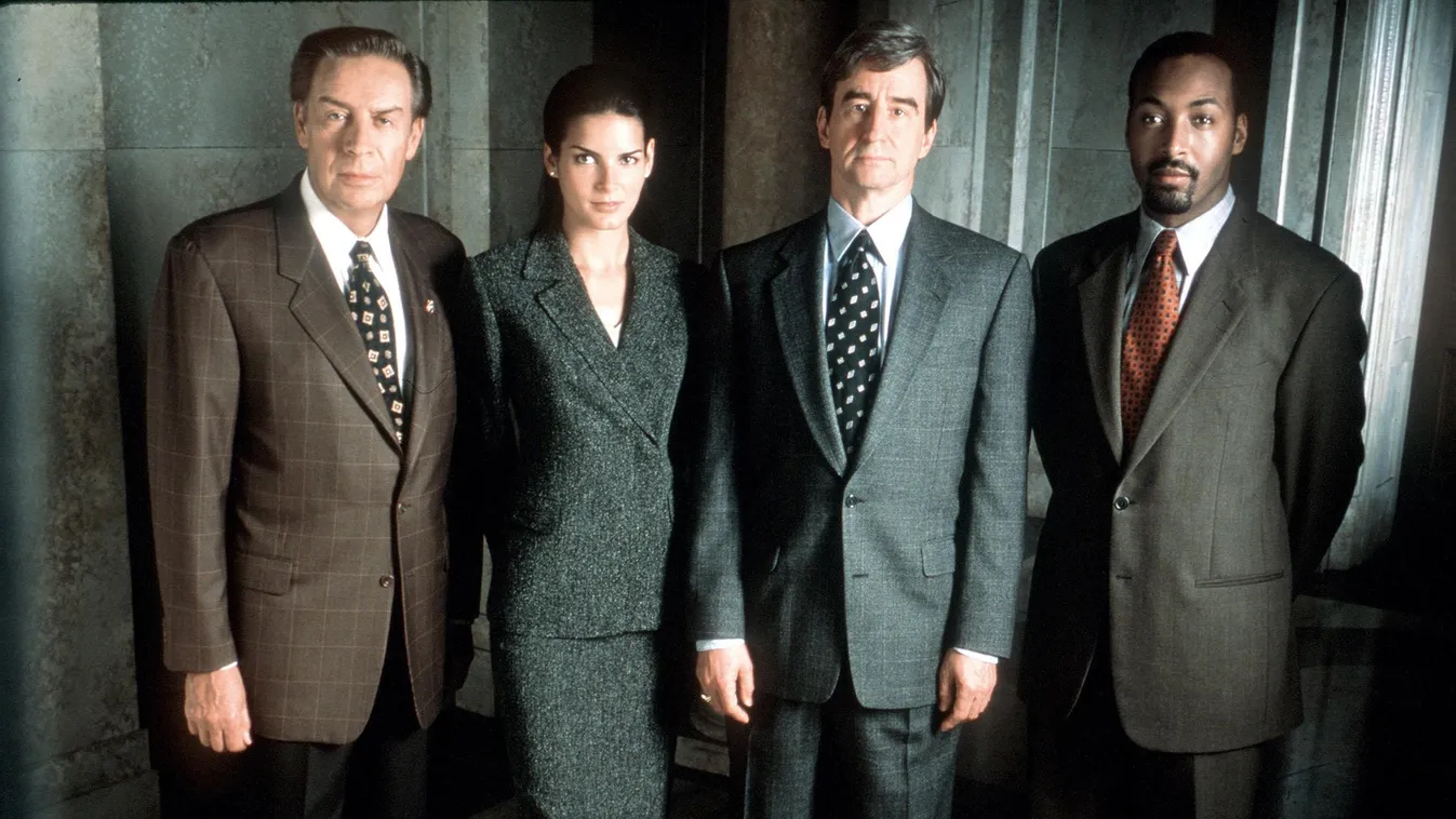 Cast Of 'Law & Order' Law & Order Jerry Orbach Angie Harmon Sam Waterston Jesse L. Martin 369490 03 