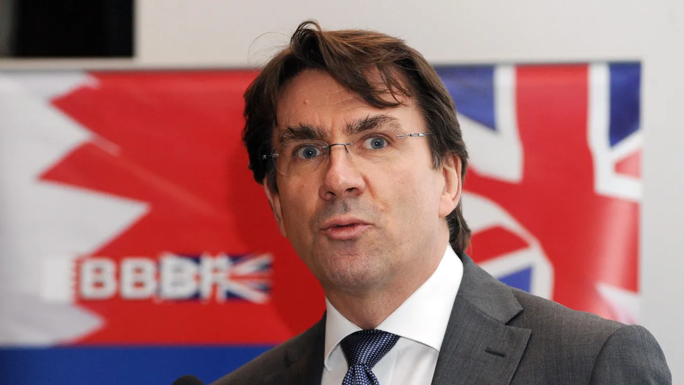 Iain Lindsay brit nagykövet
 POLITICS AMBASSADOR PORTRAIT AND POSE BUST SPEECH FLAG DIPLOMAT PERSON-DIPLOMACY 