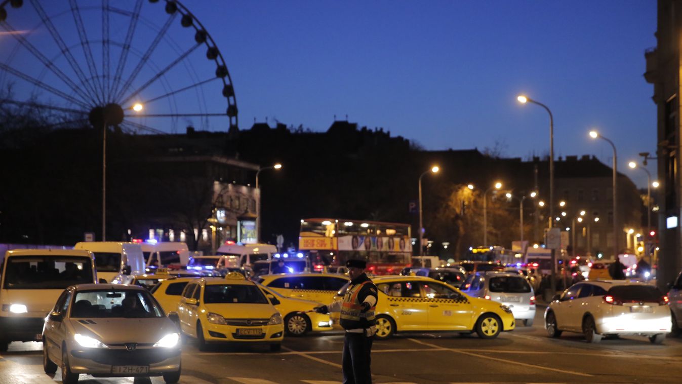 taxi tüntetés uber erzsébet tér este 