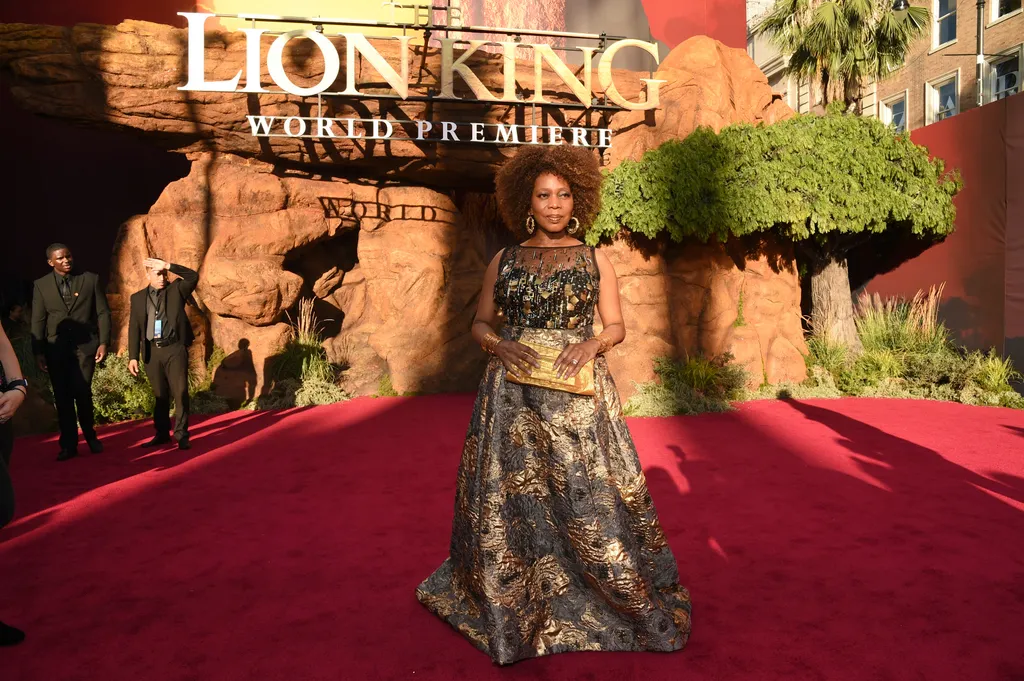 Los Angeles, 2019. július 10.
Alfre Woodard amerikai színésznő az Oroszlánkirály (The Lion King) című fotórealisztikus komputeranimációs film bemutatóján a Los Angeles-i Hollywoodban 2019. július 9-én. Woodard a hangját kölcsönzi az egyik figurának.
MTI/A