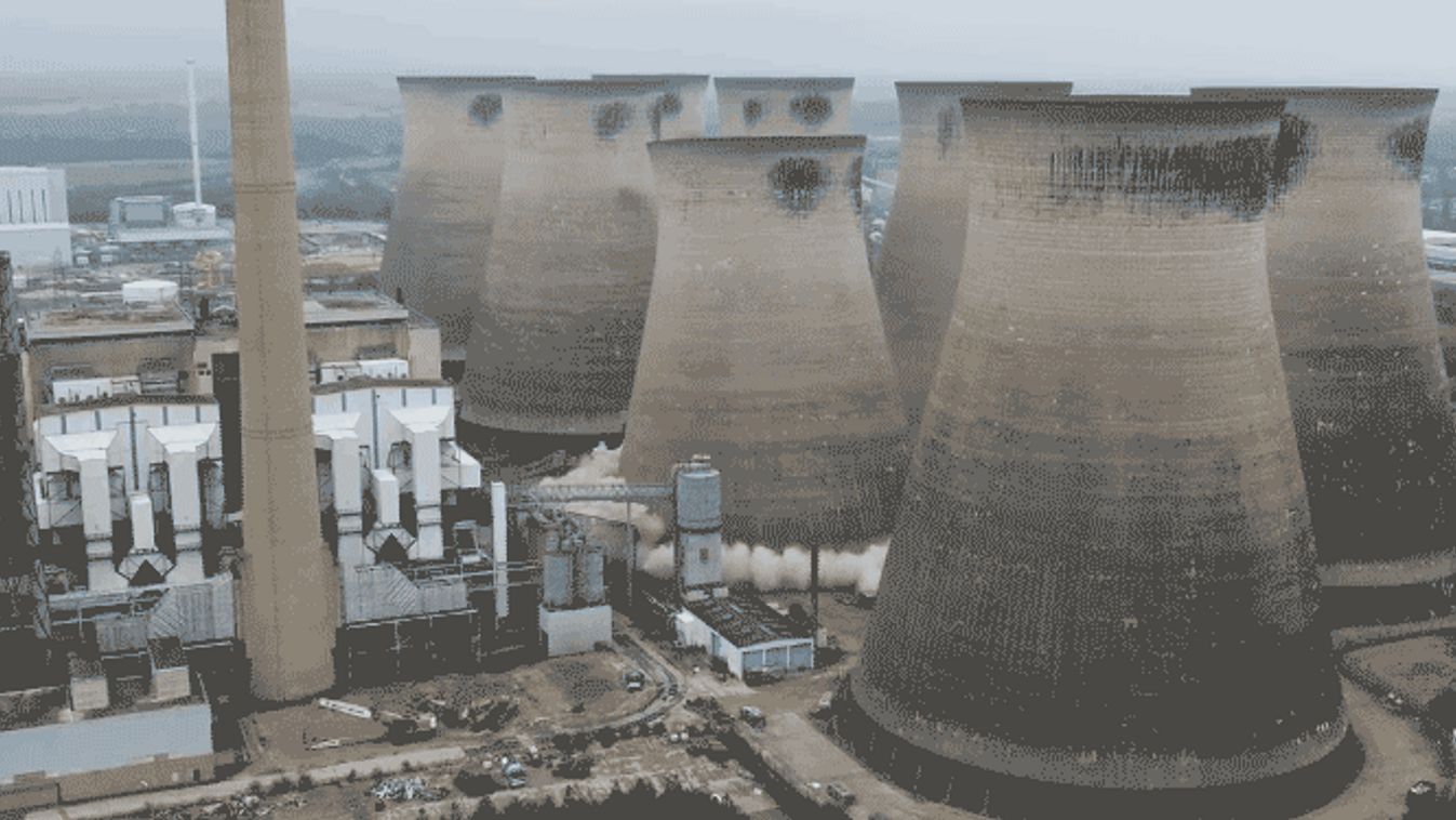 Watch as Ferrybridge cooling tower is demolished 