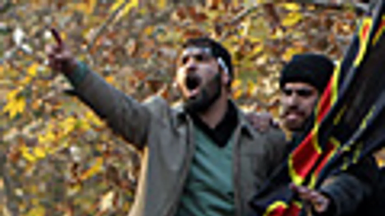 Irán, tüntetők betörtek a teheráni brit követségre