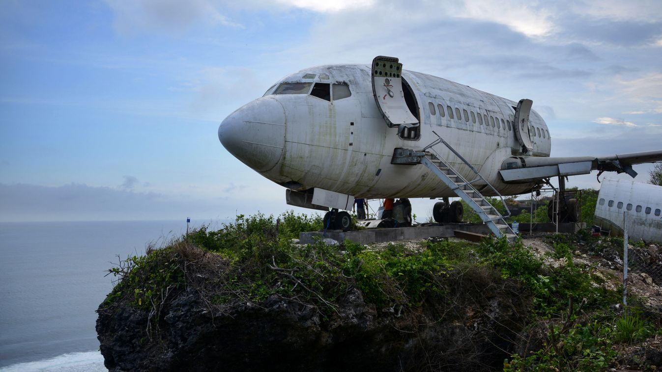 Villává alakul egy utasszállító repülőgép Balin galéria 