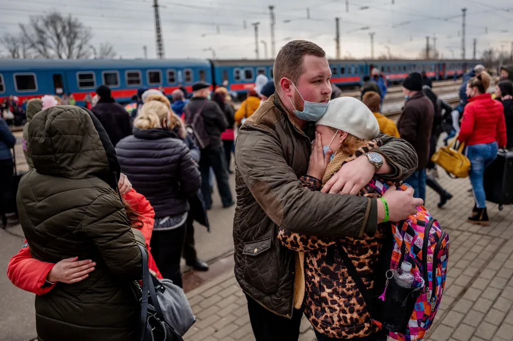 Ukrán válság 2022, ukrán, orosz, háború, Ukrajna, menekültek, vonat 
