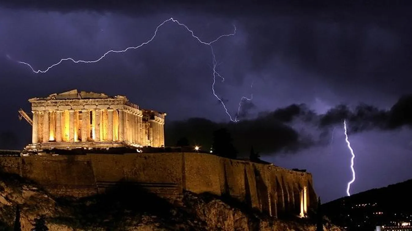 görögország válság grexit eurózóna
The ancient Greek Parthenon temple, atop HORIZONTAL|ARIS001 
