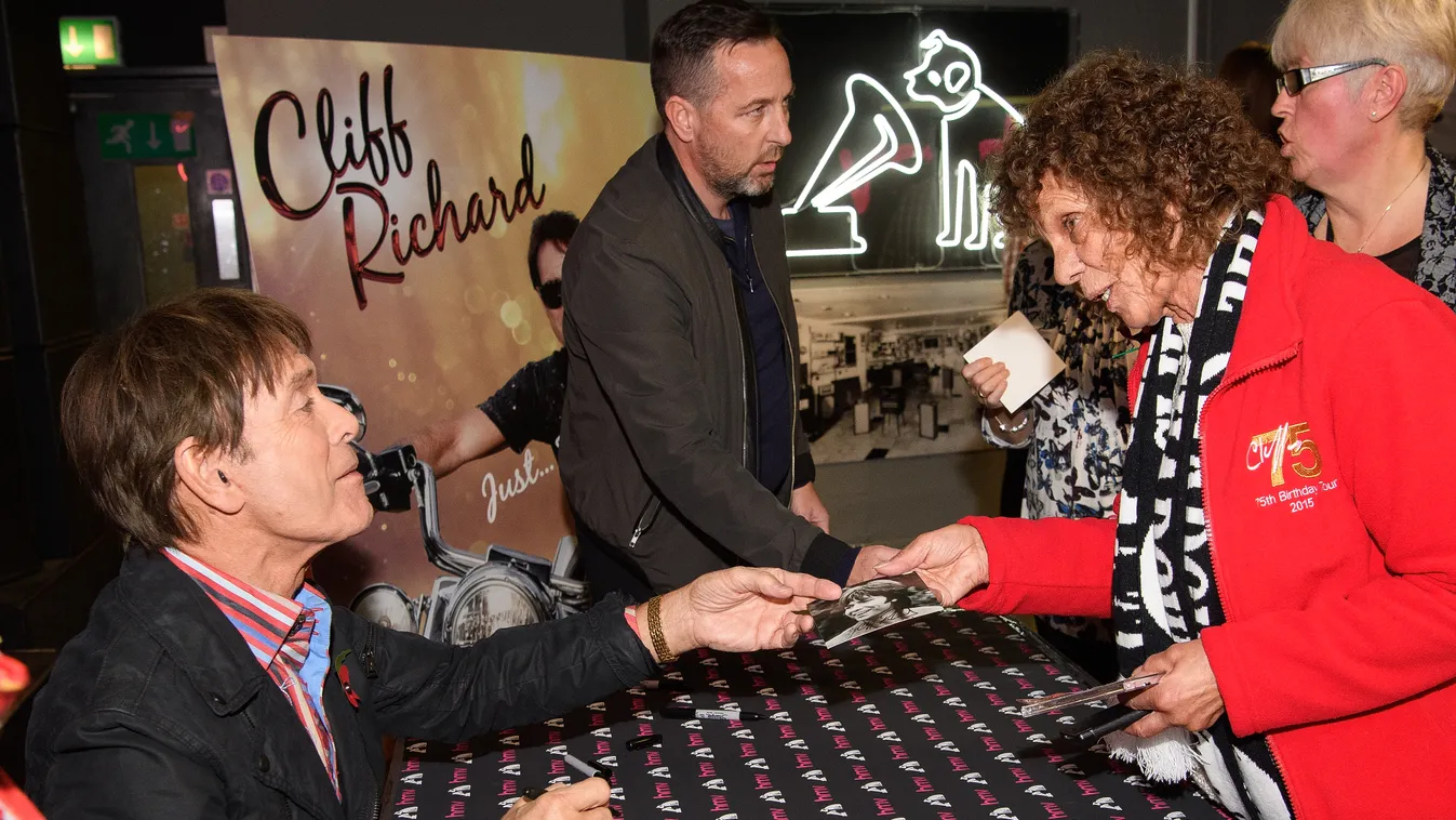 2016 Cliff Richard-galéria  Sir Cliff Richard Signs Copies Of His New Album 'Just Fabulous Rock 'n' Roll' 