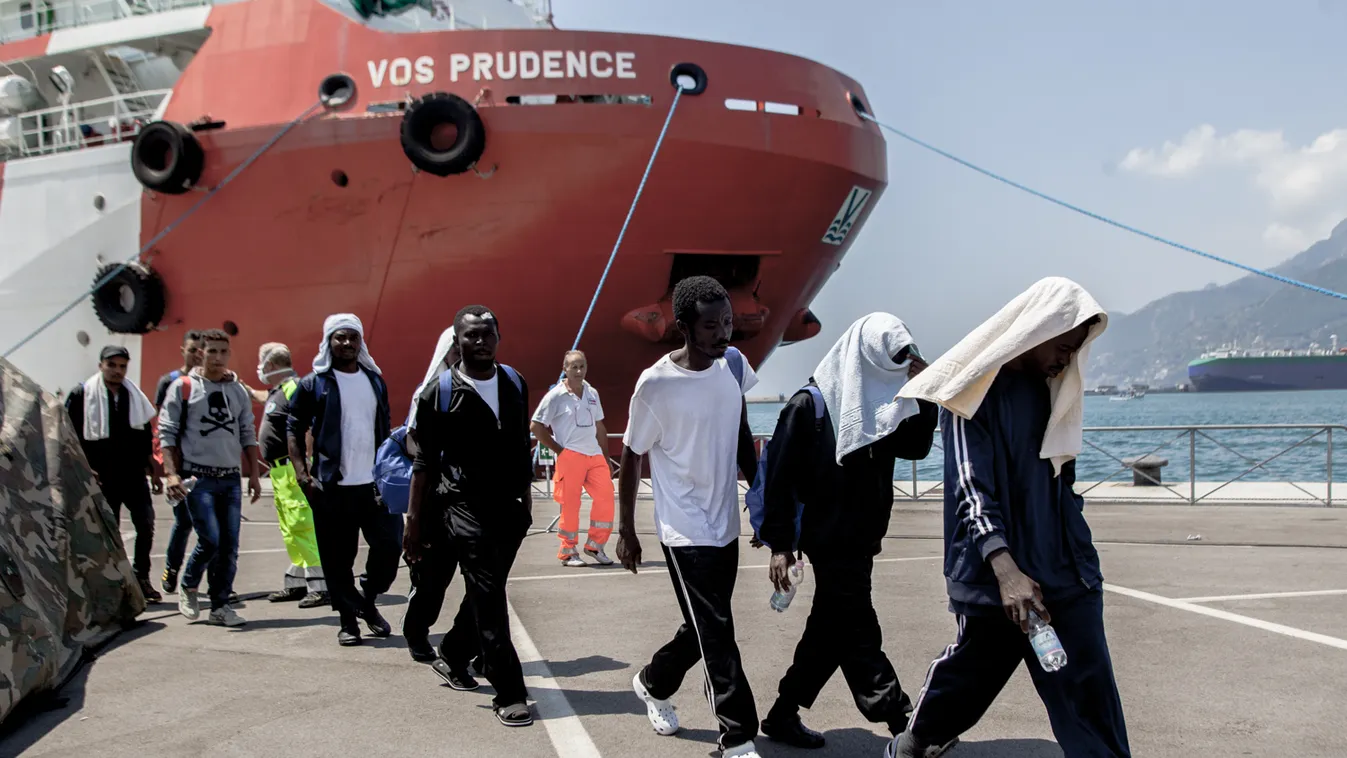 Migrants Landin in Salerno Italy MIGRATION SEA POLITICS RESCUE AFRICA croce rossa human right social isseu conflict WAR ECONOMY campania Migrants Landin Salerno 