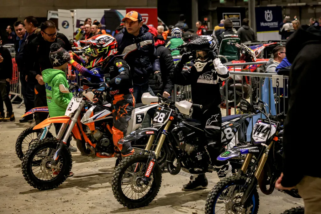 Super Enduro bajnokság Budapesten a Papp László Sportarénában 2022 február 5-én  jó galéria 