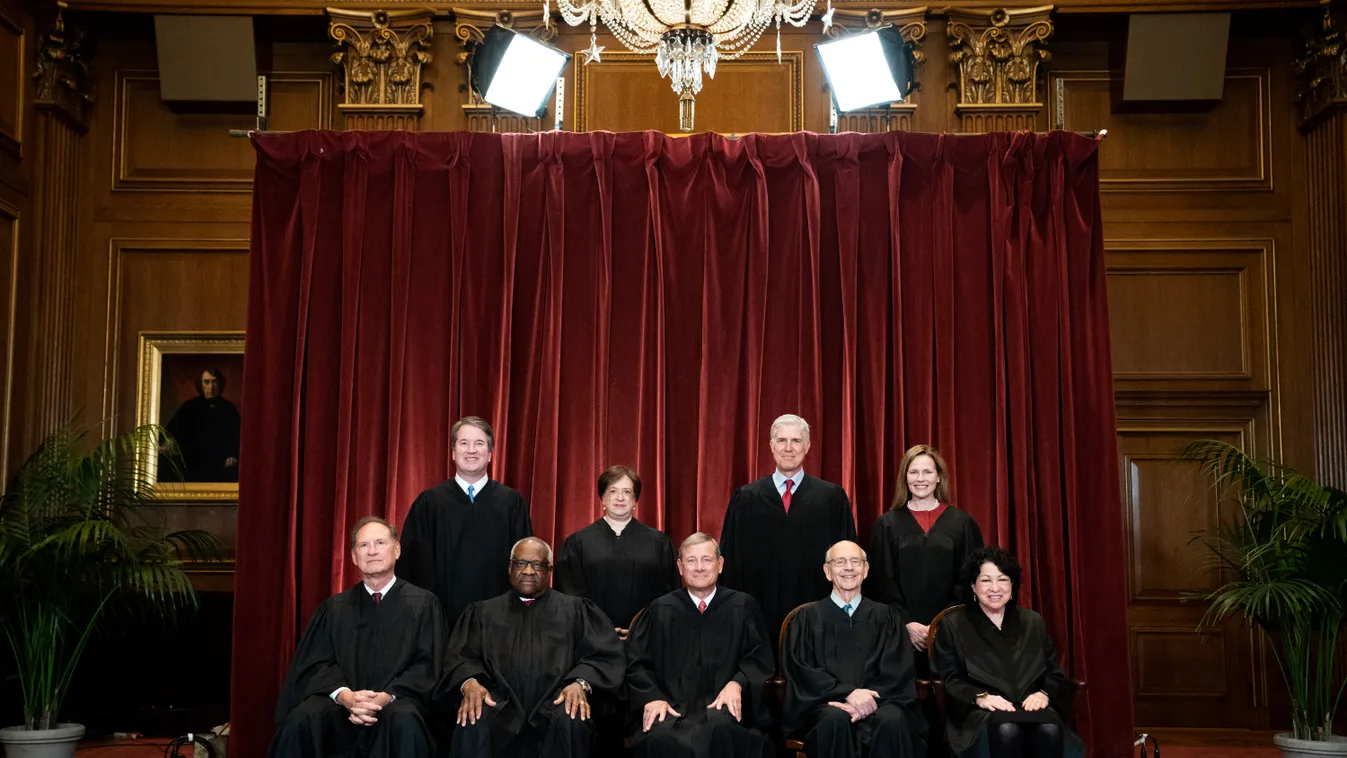 amerikai Legfelsőbb Bíróság Supreme Court of the United States  testület,  Supreme Court JusticesClarence Thomas - Judge Stephen Breyer - Judge Samuel Alito Brett Kavanaugh Politics and Government John Roberts - 1 