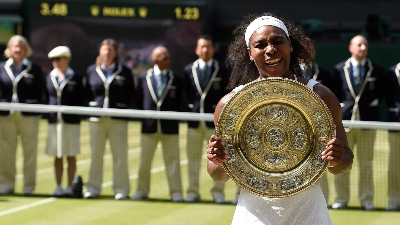 Williams, Serena Wimbledon, 2015. július 11.
Az amerikai Serena Williams a bajnoki trófeával, miután 6:4, 6:4 arányban legyőzte a spanyol Garbine Muguruzát az angol nemzetközi teniszbajnokság niői egyesének döntőjében Wimbledonban 2015. július 11-én. (MTI