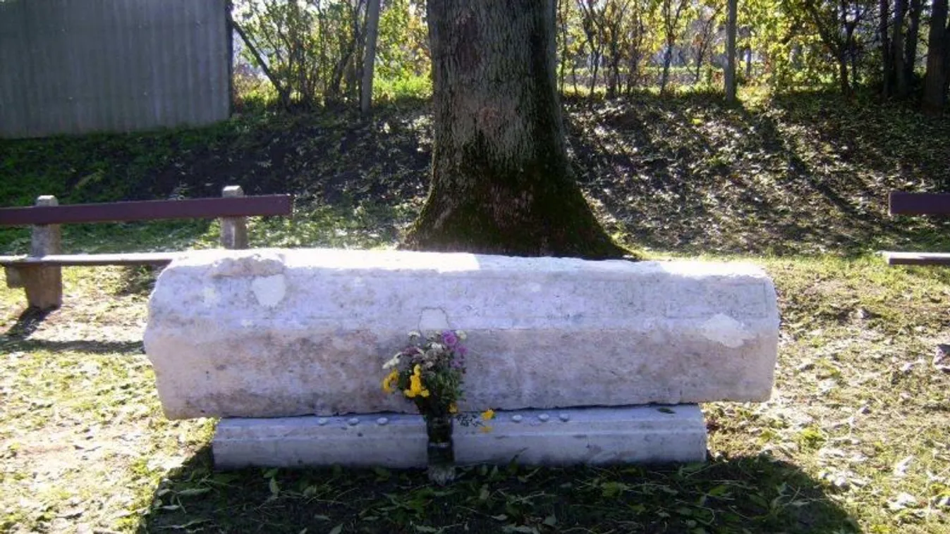 Kőkoporsóba zárták az elátkozott enyingi lányt: a helyiek szerint máig a temetőben zokog, Enying, koporsó, temető 