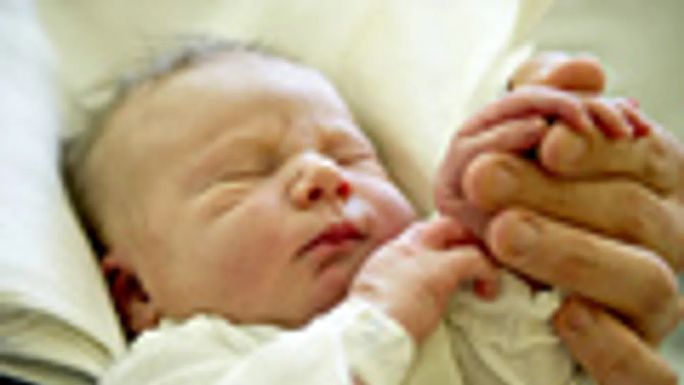 Bábel Vince fekszik édesanyja mellett Békéscsabán, a Réthy Pál Kórházban. Az ország idei első újszülöttje 2012-ben