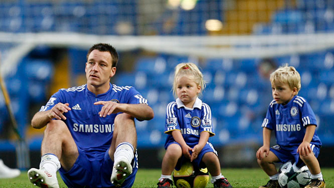 utánpótlás nevelés, focista gyerekek, John Terry és gyermekei a Chelsea stadionjában