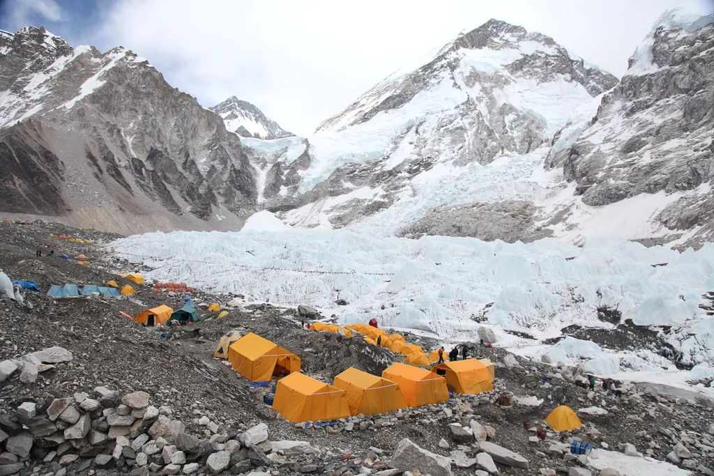 Mount Everest, hegy, tábor, pihenő táborok, túra, hegymászás, legmagasabb hegy, Nepál, Kína 