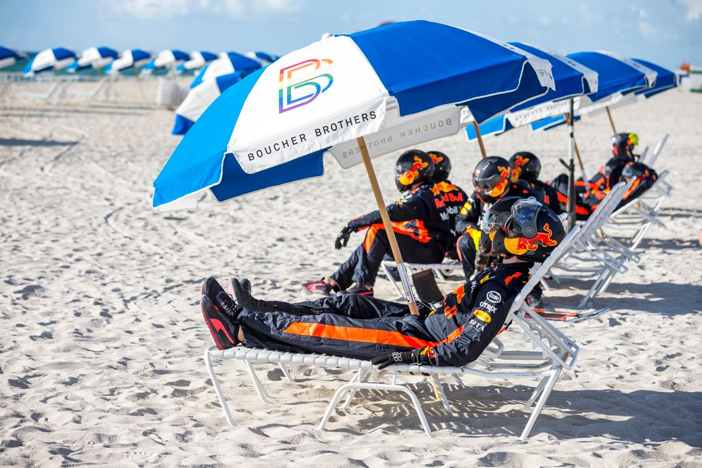 Forma-1, Red Bull Racing USA Road Trip, Miami, szerelők, nyaralás 