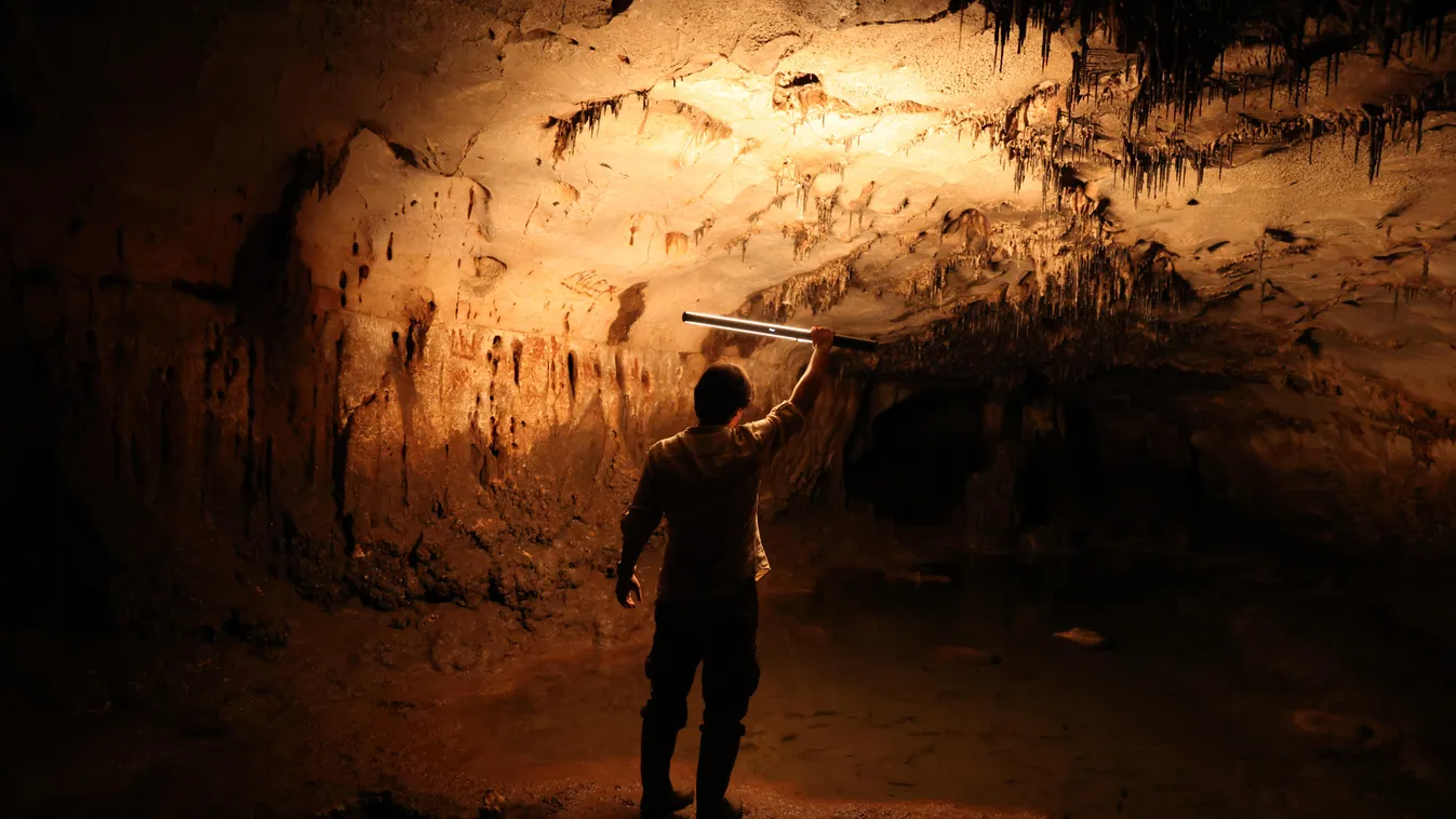 paleolit, Cueva Dones-barlang, Cova Dones-barlang 