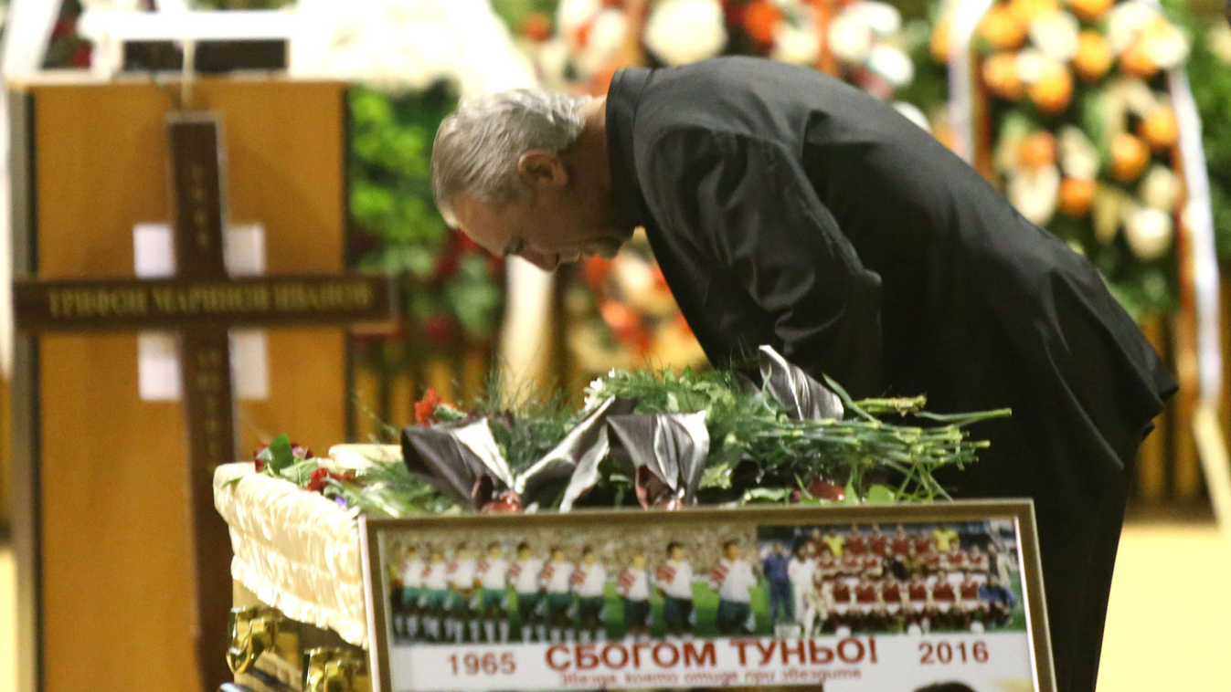 Hriszto Sztoicskov Trifon Ivanov temetésén, foci 