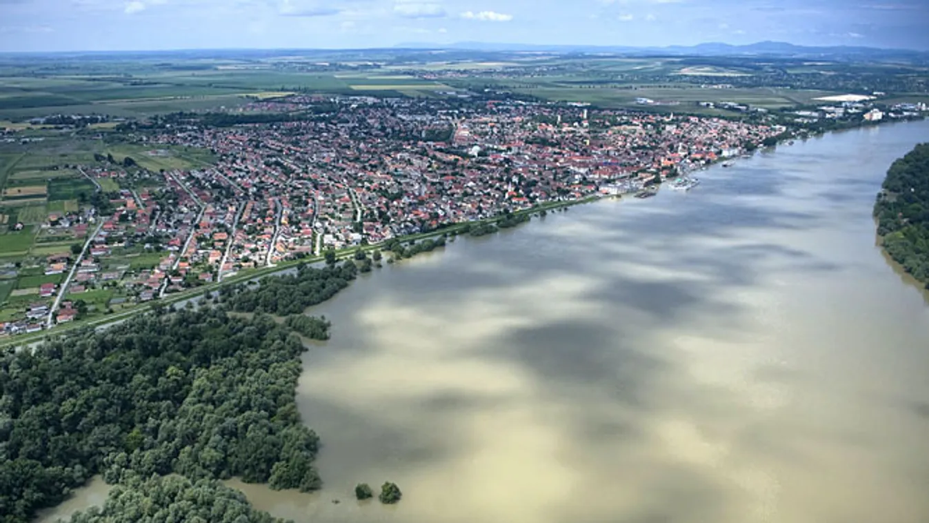 árvíz, áradás, Az áradó Duna Mohácsnál 