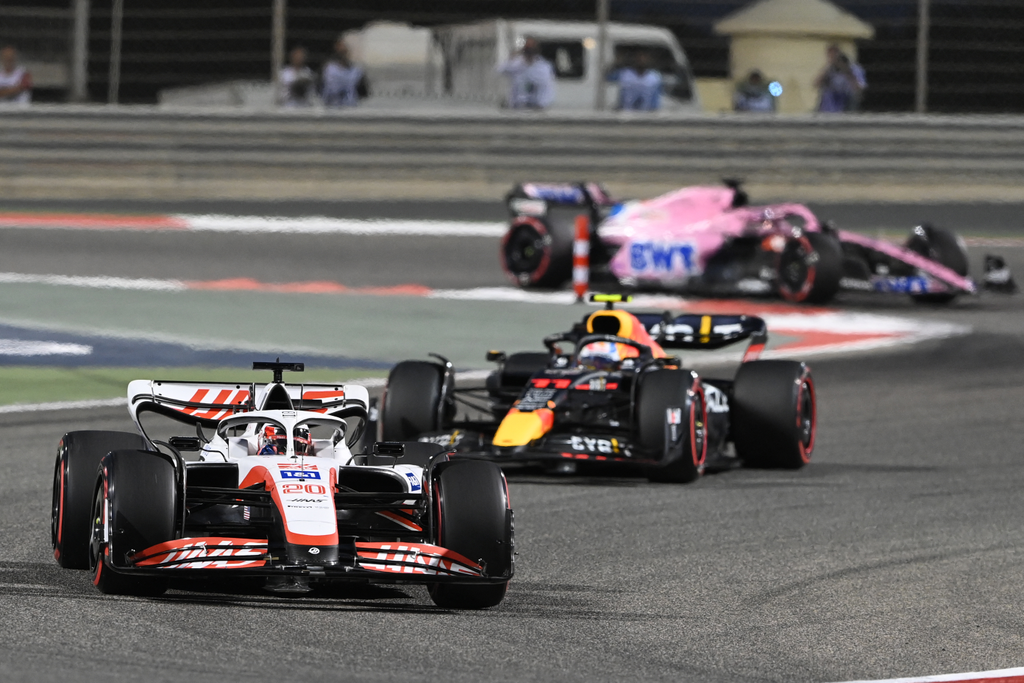 Forma-1, Bahreini Nagydíj, Magnussen, Haas, Verstappen, Red Bull 