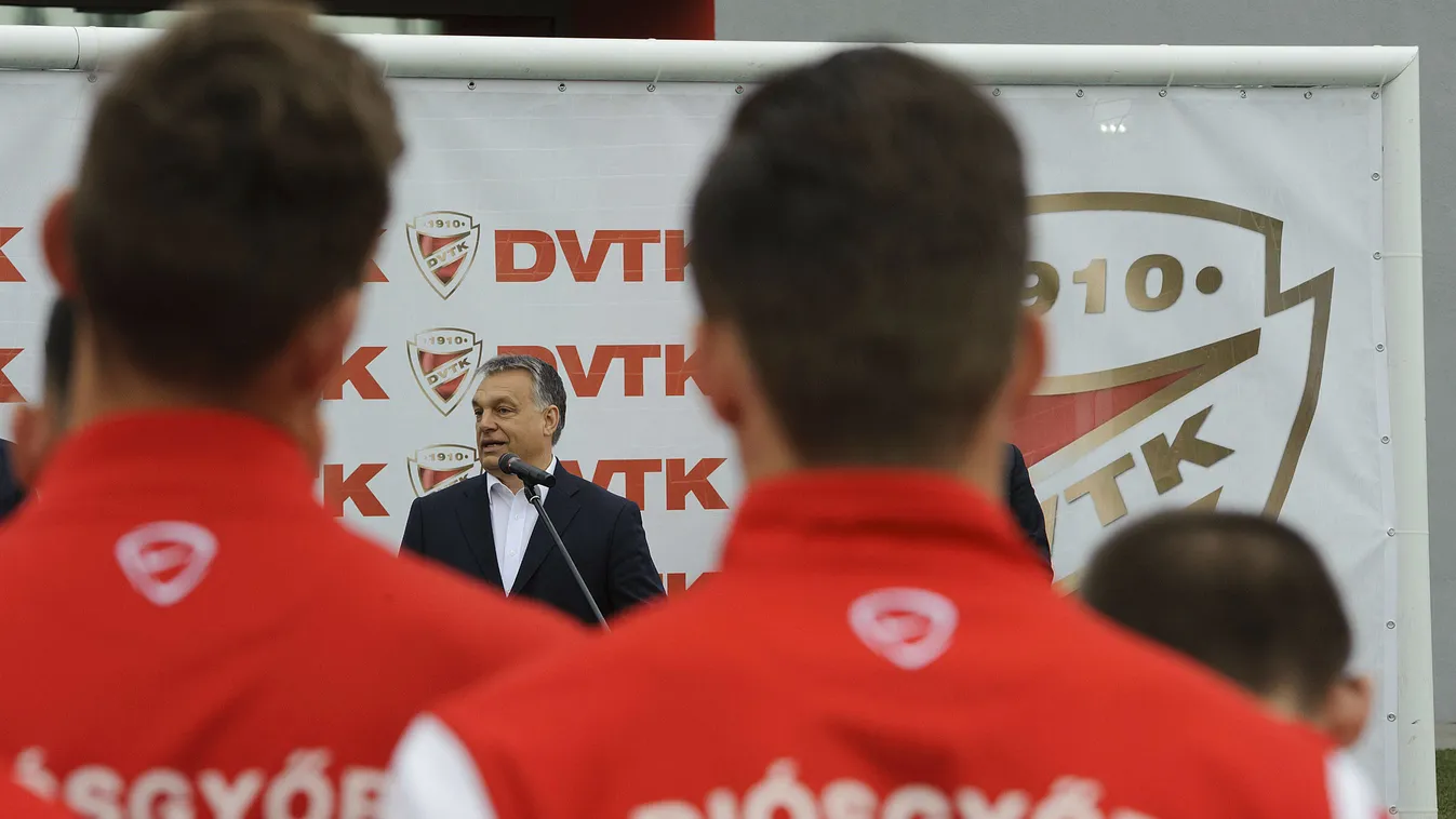 Orbán Viktor miniszterelnök beszédet mond a DVTK labdarúgó-edzőközpontjának átadásán 