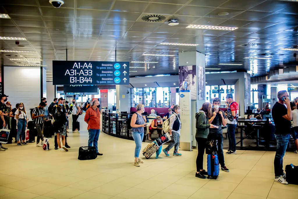 Budapest, Liszt Ferenc repülőtér, repülés, utazás, koronavírus, maszk 