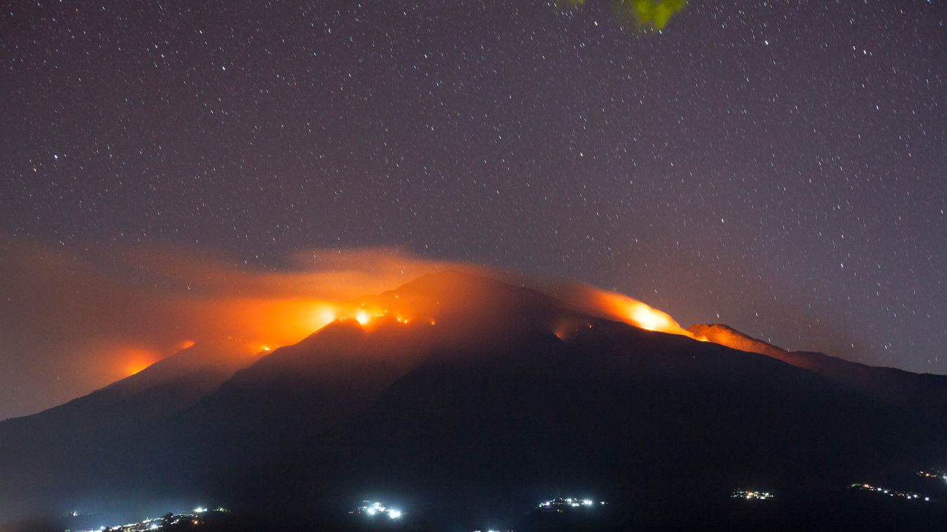 HORIZONTAL NIGHT BLUR LIGHTING IMAGE-TECHNICAL DESCRIPTION FOREST FIRE VOLCANO MOUNTAIN FLAME 