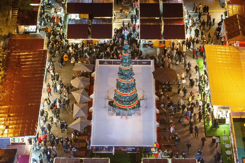 Vörösmarty tér, Szent István tér, karácsonyi vásár, 2022. november 