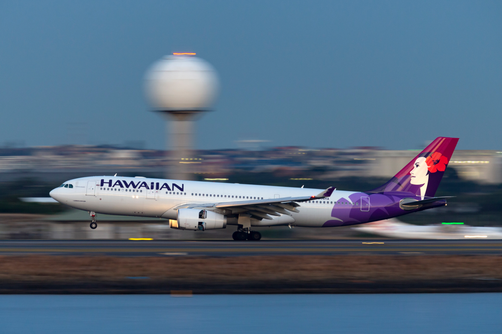 Sydney,,Australia,-,October,10,,2013:,Hawaiian,Airlines,Airbus,A330 plane,a330-243,a330-200,destination,hawaiian airways,airways,aer 