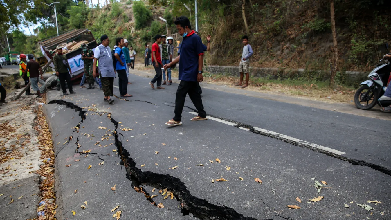 Powerful Earthquake Strikes Indonesia's Lombok Island  Lombok ALERT emergency tent EARTHQUAKE EVACUATION north Lombok Indonesia News General News Human INterest Disaster Disaster and Accident asphalt PLANT tree vehicle ROAD CAR recreation road surface 