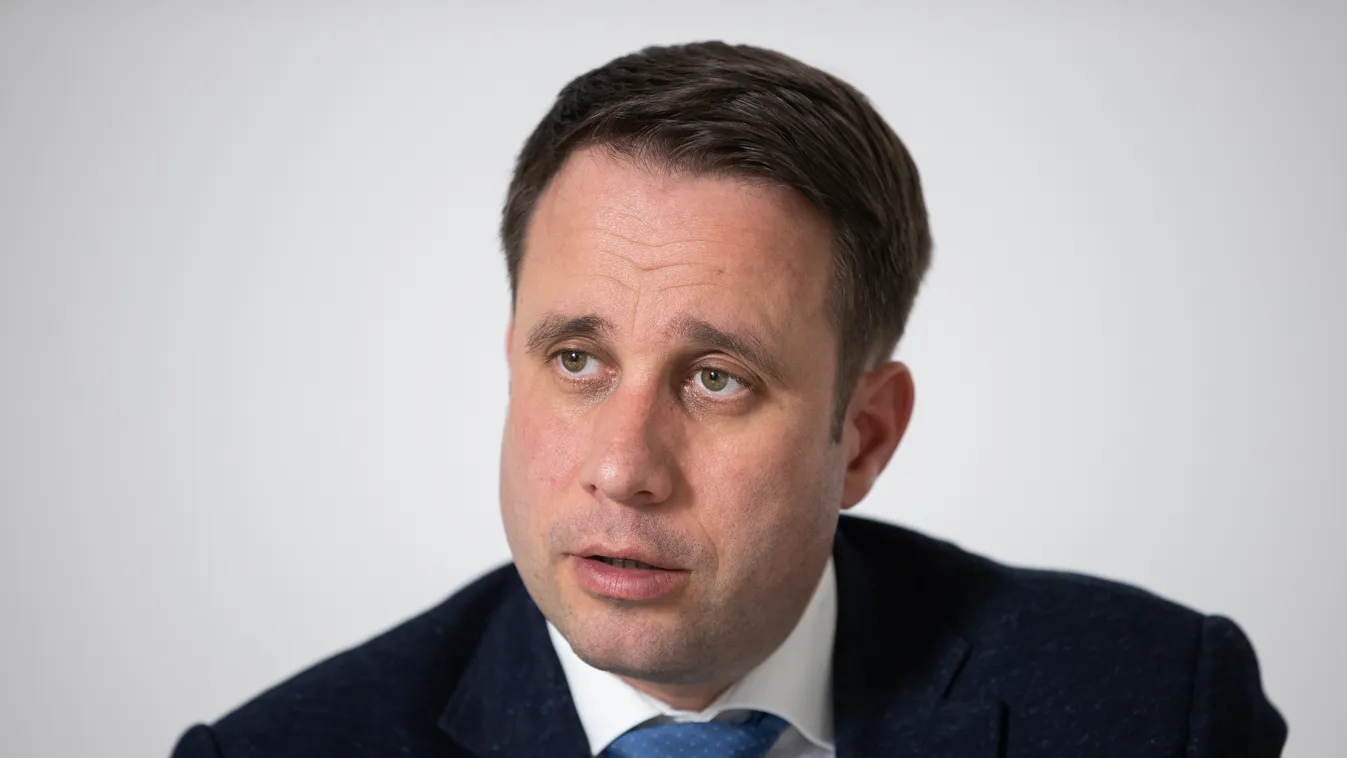 Dömötör Csaba nemzetközi kapcsolatok szakértője, politikus; 2018. május 8. óta a Fidesz – Magyar Polgári Szövetség országgyűlési képviselője, interjú, 2022.02.28. 