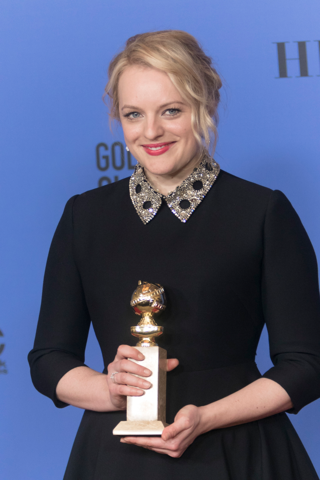 Golden Globes 2018 FILM awards RED CARPET FASHION Elisabeth Moss 