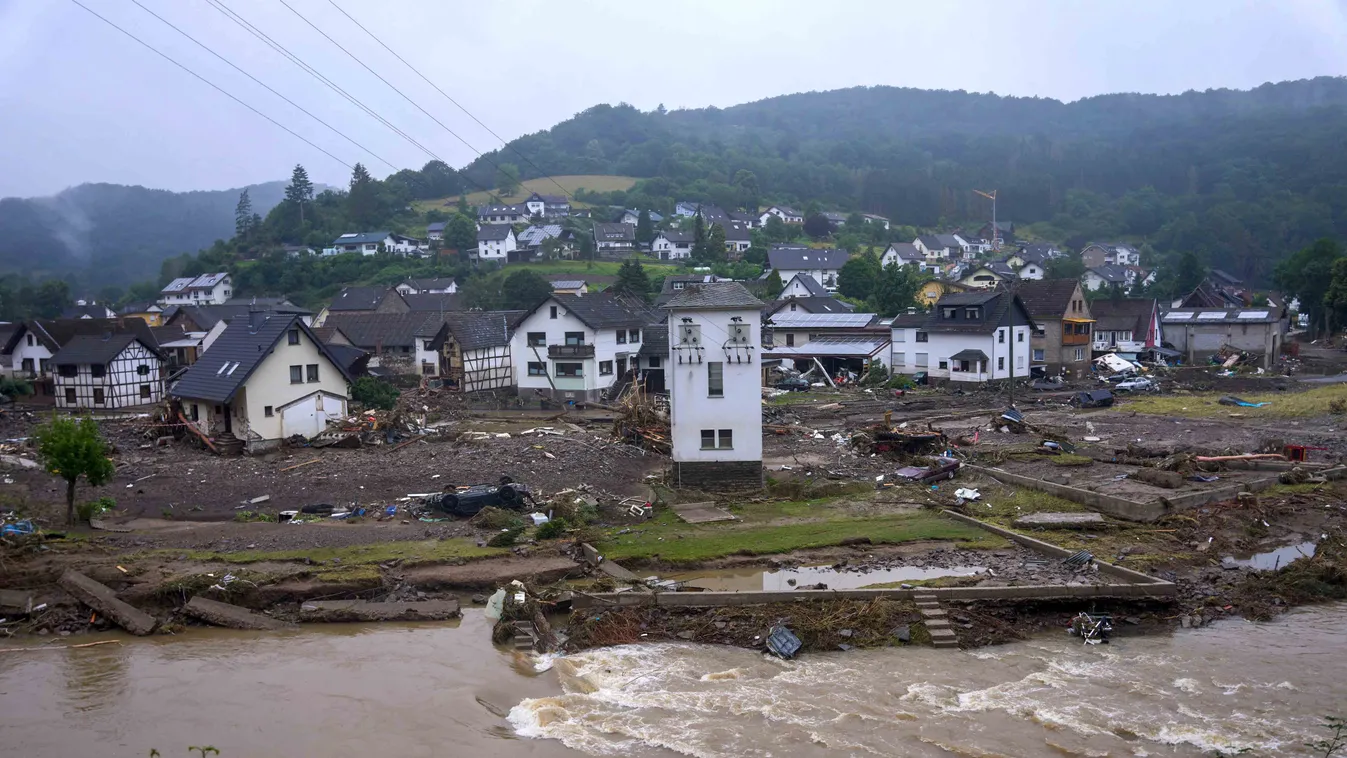 németország áradás, víz 2021.07.16.  Horizontal STORM 16 July 2021, Rhineland-Palatinate, Bad Neuenahr-Ahrweiler: View of the community of Schuld the day after the flood disaster. Heavy rain led to extreme flooding. Photo: Thomas Frey/dpa (P 