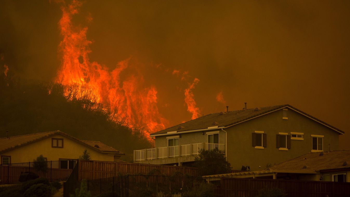 Erdőtűz pusztít a kaliforniai Lake Elsinore közelében 