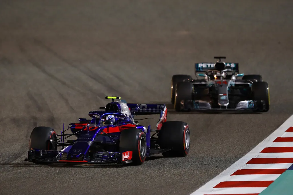 A Forma-1-es Bahreini Nagydíj, Pierre Gasly, Scuderia Toro Rosso, Lewis Hamilton, Mercedes-AMG Petronas 