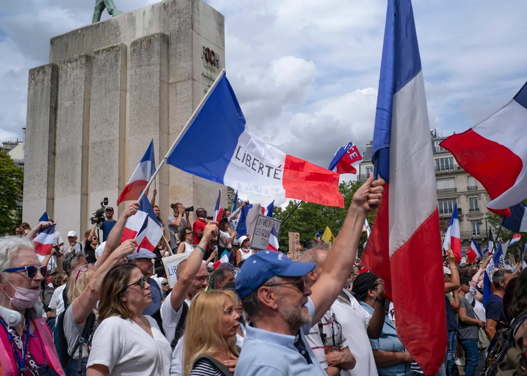 francia koronavírus korlátozások elleni tüntetés, Franciaország, tüntetés, 2021 